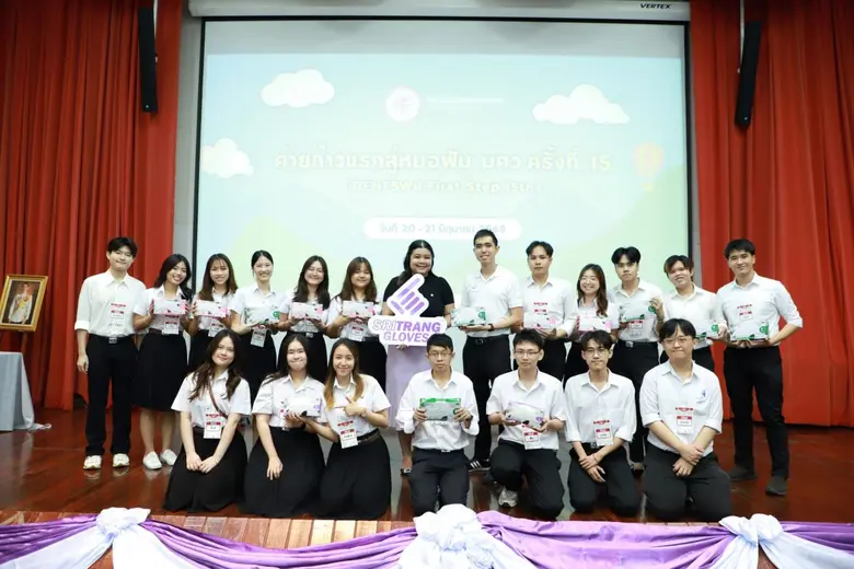 ศรีตรังโกลฟส์จับมือคณะทันตแพทยศาสตร์ มศว ส่งมอบถุงม...