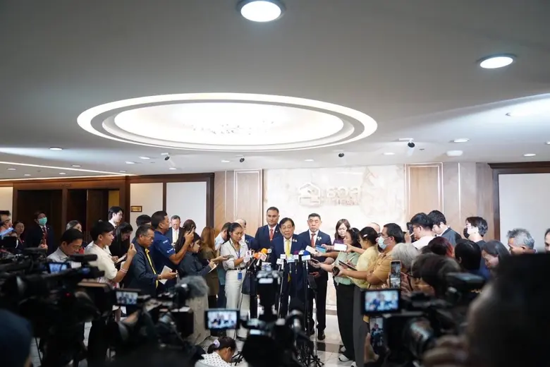 นายพิชัย ชุณหวชิร รองนายกรัฐมนตรีและรัฐมนตรีว่าการก...