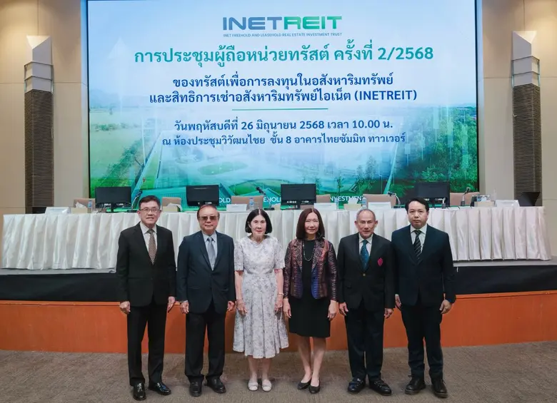 นายสุตกานต์ แน่นหนา (ที่ 1 จากขวา) กรรมกา...