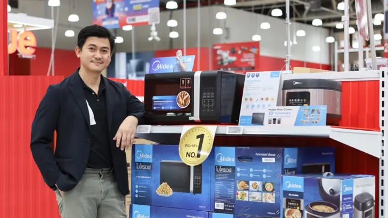 ยึดพื้นที่จอบนยอดตึกใบหยก และสื่อ Out of ...