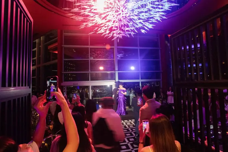 โรงแรมชาเทรียม ริเวอร์ไซด์ เปิดตัวรูฟท็อปบาร์ Cloud 36 วิวแม่น้ำเจ้าพระยา กับงาน "White Night Premiere" ต้อนรับ Pride Month