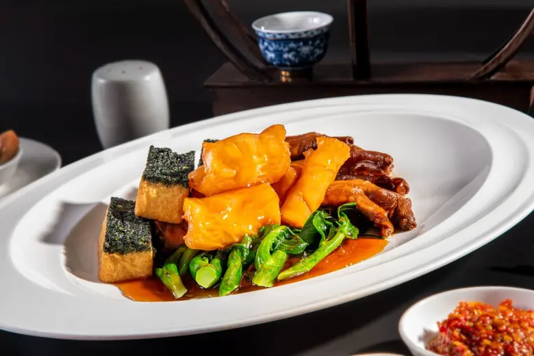Wah Lok Cantonese Restaurant at Carlton H...