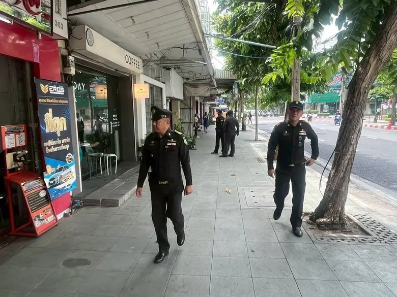 นายเพ็ชร ภุมมา ผู้อำนวยการเขตป้อมปราบศัตร...