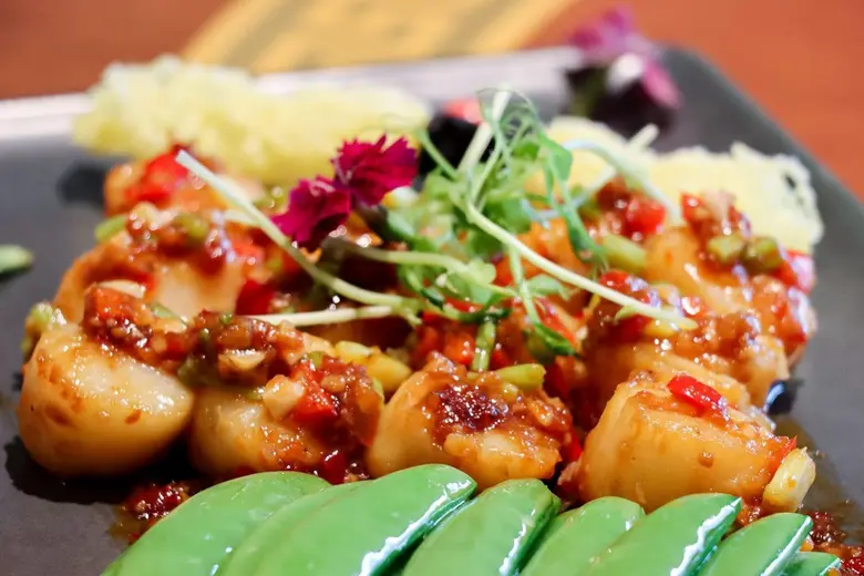 Yok Chinese Restaurant, The Emerald Hotel...