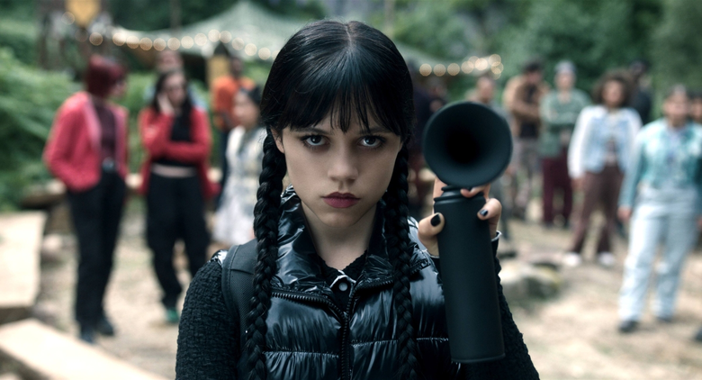 Netflix ปล่อยภาพเซ็ตล่าสุดของซีรีส์ WEDNE...