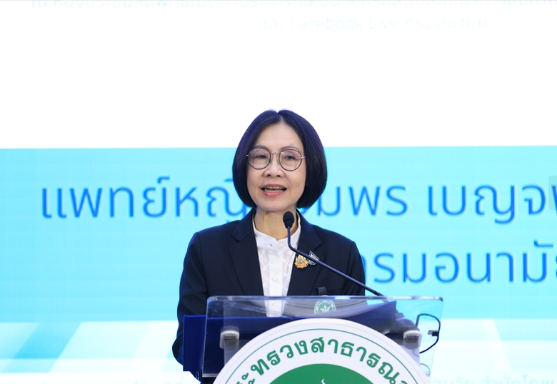 แพทย์หญิงอัมพร เบญจพลพิทักษ์ อธิบดีกรมอนามัย เป็นปร...