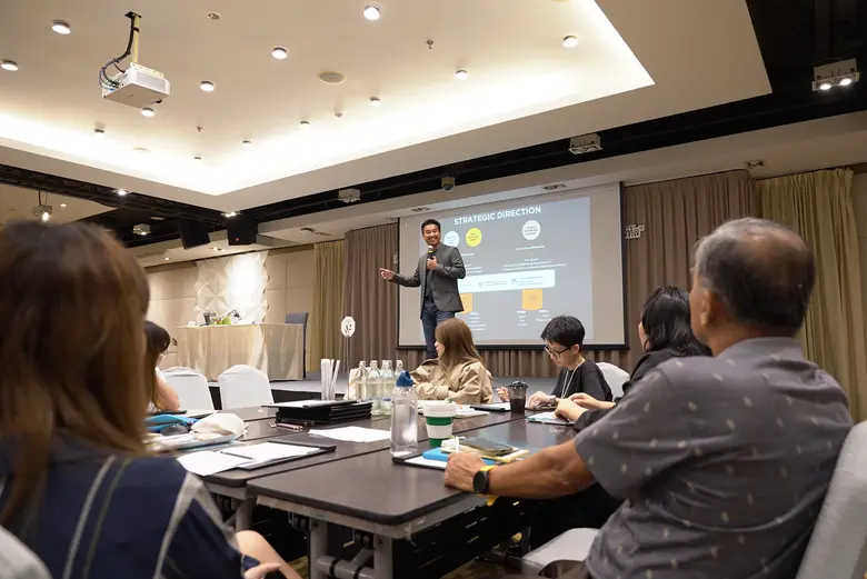 สภาผู้บริโภคผนึกกำลังสมาคมผู้ผลิตข่าวออนไลน์ จัดอบรมการใช้ AI วางแผนกลยุทธ์ การสื่อสารเพื่อผู้บริโภค เสริมศักยภาพการสื่อสารเชิงรุก พร้อมเน้นย้ำสิทธิพื้นฐานของผู้บริโภคที่ทุกคนต้องรู้