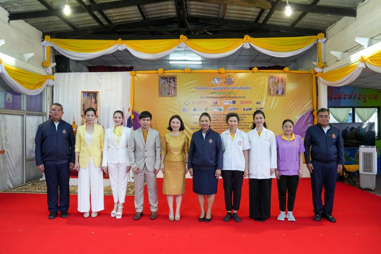 ไผ่ พงศธร และ โบนัส ภัทรธิรา ร่วมให้กำลัง...