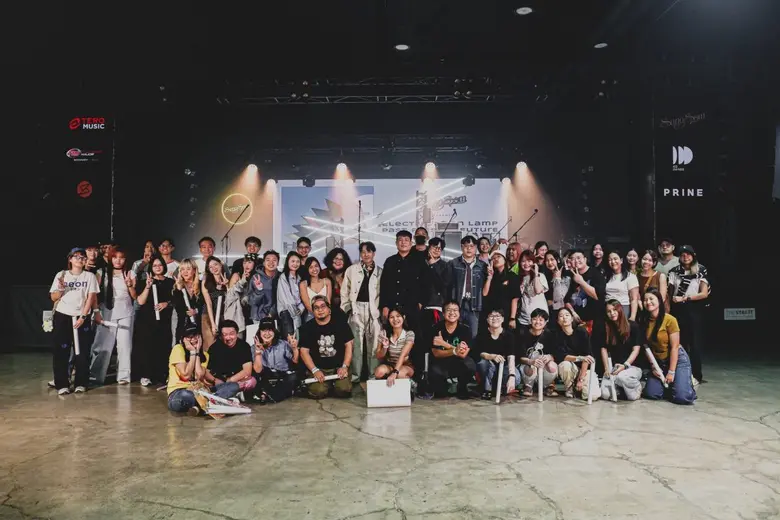"ELECTRIC NEON LAMP" เปิดคอนเสิร์ตใหญ่ จัดเต็มเพลย์ลิสสุดมันส์!! ชาวณีอรไม่มีหวั่น..ฝ่าฝนแห่เชียร์แน่นฮอลล์!!