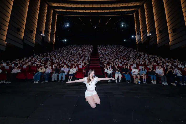 งาน Premiere และ Fan Meet ของวี วิโอเลต ว...