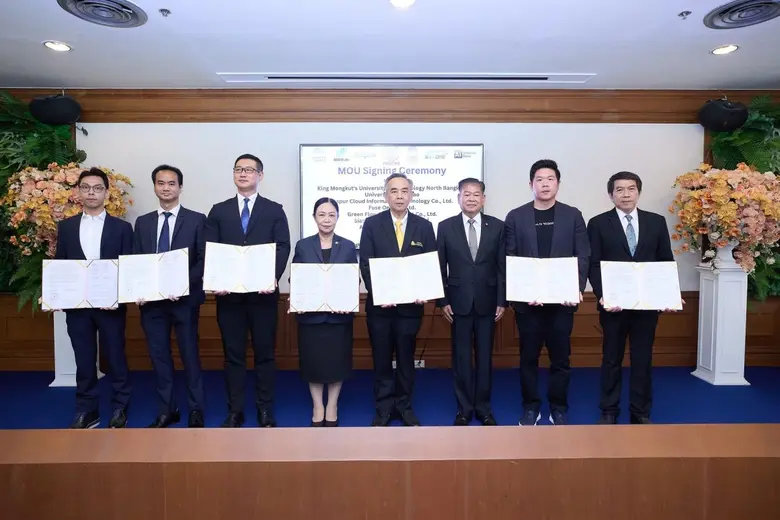 รองศาสตราจารย์ ดร.สุภกร พงศบางโพธิ์ อธิการบดีมหาวิท...
