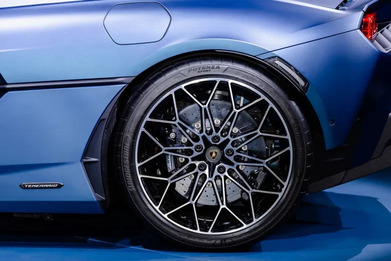 Bridgestone ได้รับเลือกจาก Lamborghini ในฐานะพันธมิตรร่วมพัฒนายางสปอร์ตสมรรถนะสูง ด้วยผลิตภัณฑ์ "POTENZA SPORT" ให้ "Lamborghini Temerario" เปิดตัวอย่างยิ่งใหญ่ในประเทศไทย ตอกย้ำแบรนด์ยางรถยนต์คุณภาพพรีเมียมสำหรับรถซูเปอร์สปอร์ตหรูระดับโลก