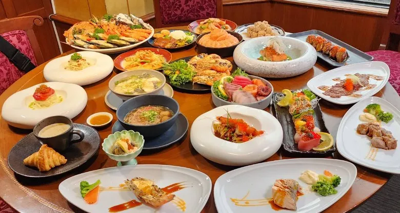 เชิญฉลองวันแม่แห่งชาติ ที่โรงแรม ดิ เอมเมอรัลด์