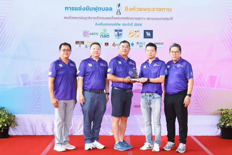 ดร.จื้อ-หง หลิน (กลาง) กรรมการอำนวยการ บร...