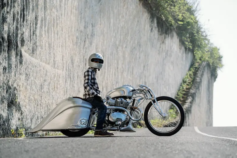 Wheels &amp; Waves 2025: ปรากฏการณ์แห่งความเร็ว ศิลปะ และเสียงคลื่น พร้อมเผยโฉม "Custom World" เหล่าสุดยอดรถคัสตอมจากโรยัล เอ็นฟีลด์