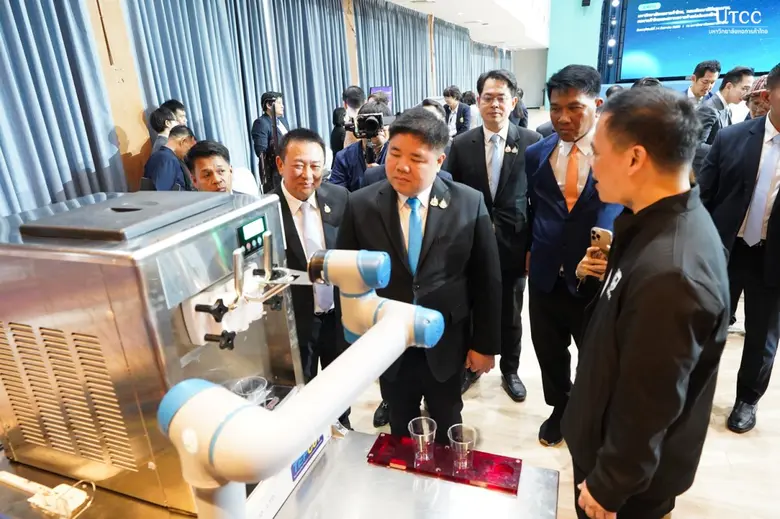3 ภาคีผนึกกำลังยกระดับแรงงานไทยด้วย Ai ม.หอการค้าไทย-กรมพัฒนาฝีมือแรงงาน-หอการค้าไทย ลงนาม MOU พัฒนาทักษะดิจิทัลเป็นแห่งแรก