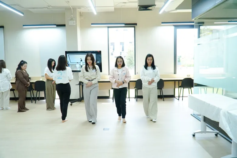 อีซี่มันนี่ มุ่งสู่ความเป็นเลิศ พัฒนาทีมงานร่วมกับมหาวิทยาลัยรามคำแหง