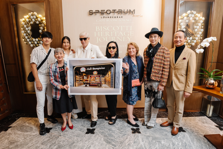 Cavaliere Enzo Peroni (4th from left), Fo...