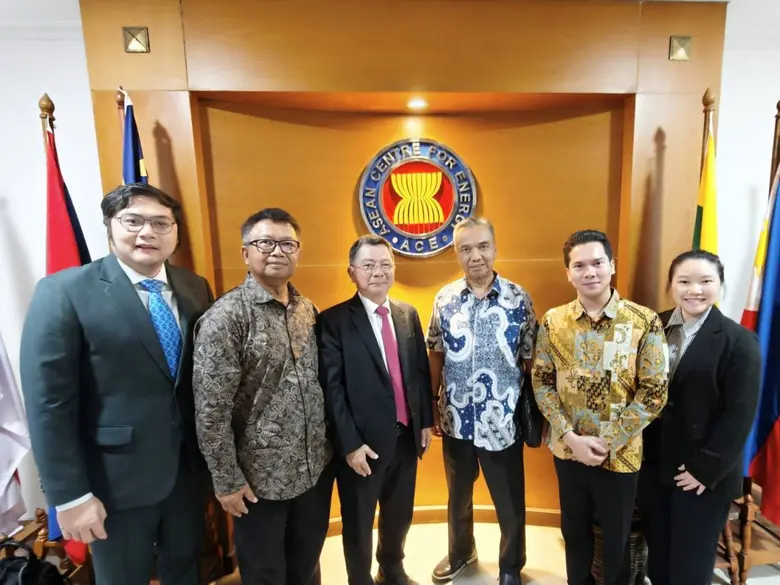 คุณบุญศักดิ์ เกียรติจรูญเลิศ ประธานเจ้าหน...
