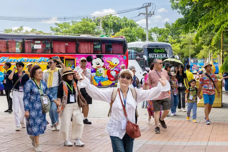 "Royal Blossom" เส้นทางแห่งความสุข ราชบุรี โดย "โซ ดู ไอ" เพราะการเดินทางไม่จำกัดวัย อิ่ม อบอุ่น ราคาจับต้องได้