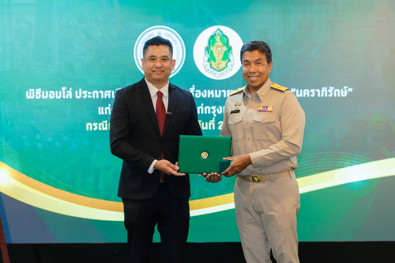 Bangkok Governor Chadchart Sittipunt pres...