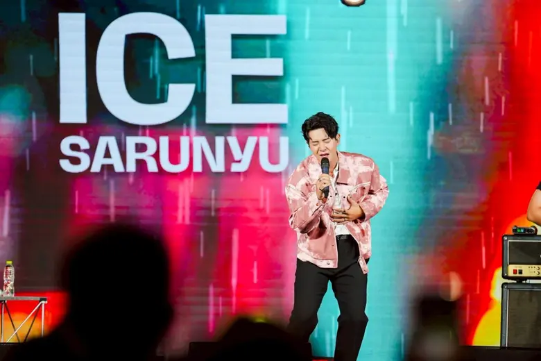 ถูกใจแฟนเพลง ร้องสุดเสียง โยกสุดมันส์ในงาน 7 สีคอนเสิร์ต เฟสติวัล@เอ็ม บี เค เซ็นเตอร์