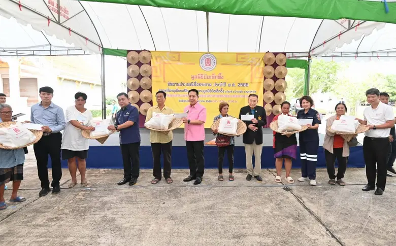 มูลนิธิป่อเต็กตึ๊ง นำโดย ดร.สุทัศน์ เตชะว...