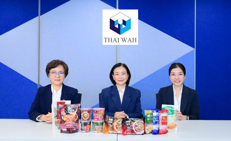 นางสาวจิตอาภา อัมราลิขิต (ซ้าย) ประธานเจ้...