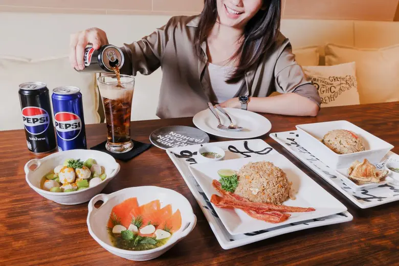 ซันโทรี่ เป๊ปซี่โค ประเทศไทย ผนึกกำลัง เกรฮาวด์ คาเฟ่ ร่วมสร้างสีสันวงการอาหาร ส่งเครื่องดื่มซ่าคู่จานอร่อย ผ่านเซตอิ่มสุดคุ้ม "Flash Lunch Set"