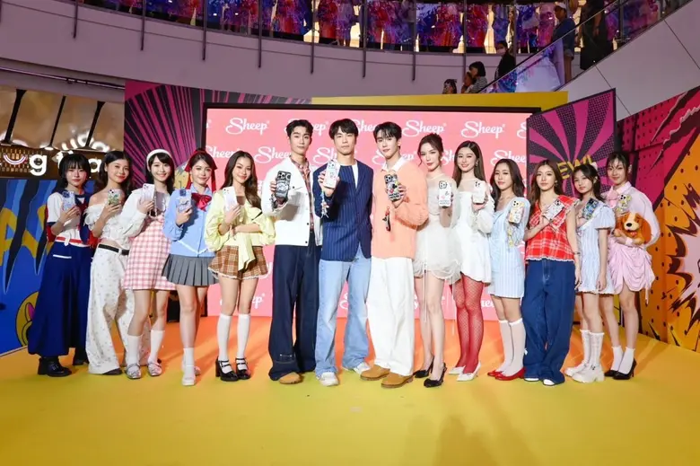 ฟอส-บุ๊ค แท็กทีม อวดโฉมเคส Sheep คอลเลคชั่น "Disney Mickey &amp; Friends" เสิร์ฟความจิ้น ฟินสนั่น สร้างปรากฏการณ์ แฟนคลับกรี๊ดห้างแตก