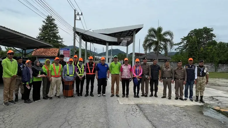 นายอาธร มัจชะ ผู้จัดการโรงงาน บริษัท ศรีต...