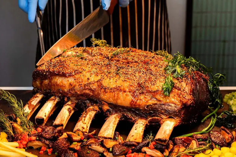 สัมผัสค่ำคืนแห่งรสนิยม กับวากิวชั้นเลิศ Sip &amp; Sizzle: Wagyu Edition ณ ห้องอาหารเวนติซี โรงแรมเซ็นทาราแกรนด์ฯ เซ็นทรัลเวิลด์