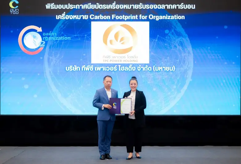 นางสาวนันท์นภัส สระบงกช (ขวา) ผู้ช่วยกรรม...