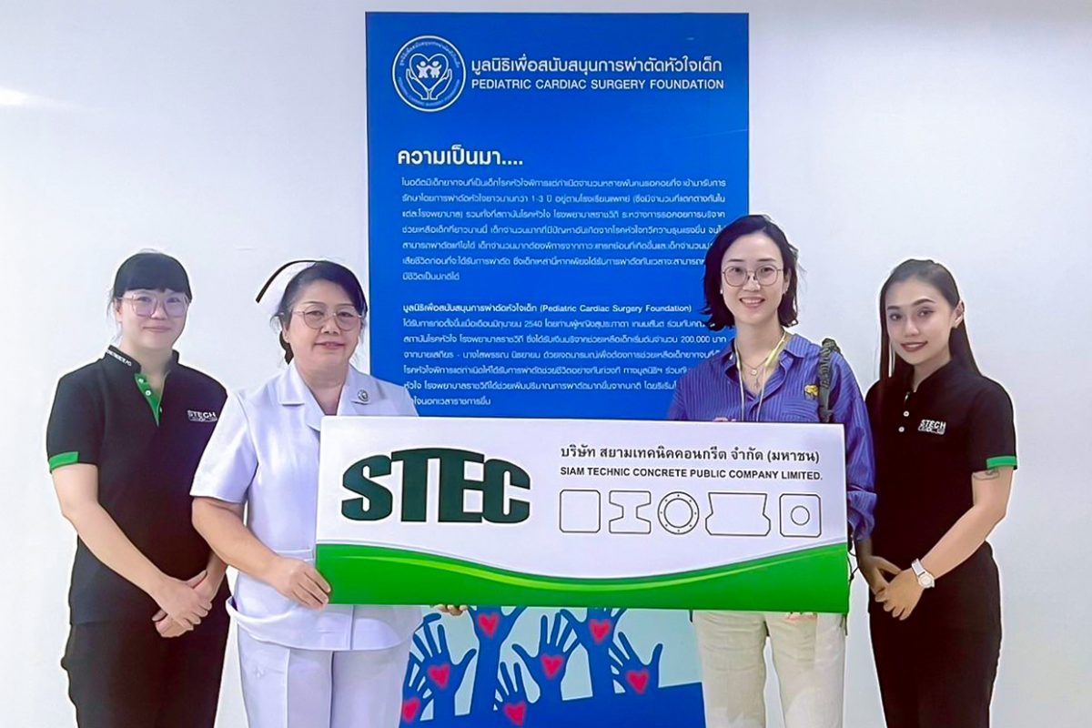 นางสาวณิดา ทั่งวัฒโนทัย (ที่ 2 จากขวา) กร...