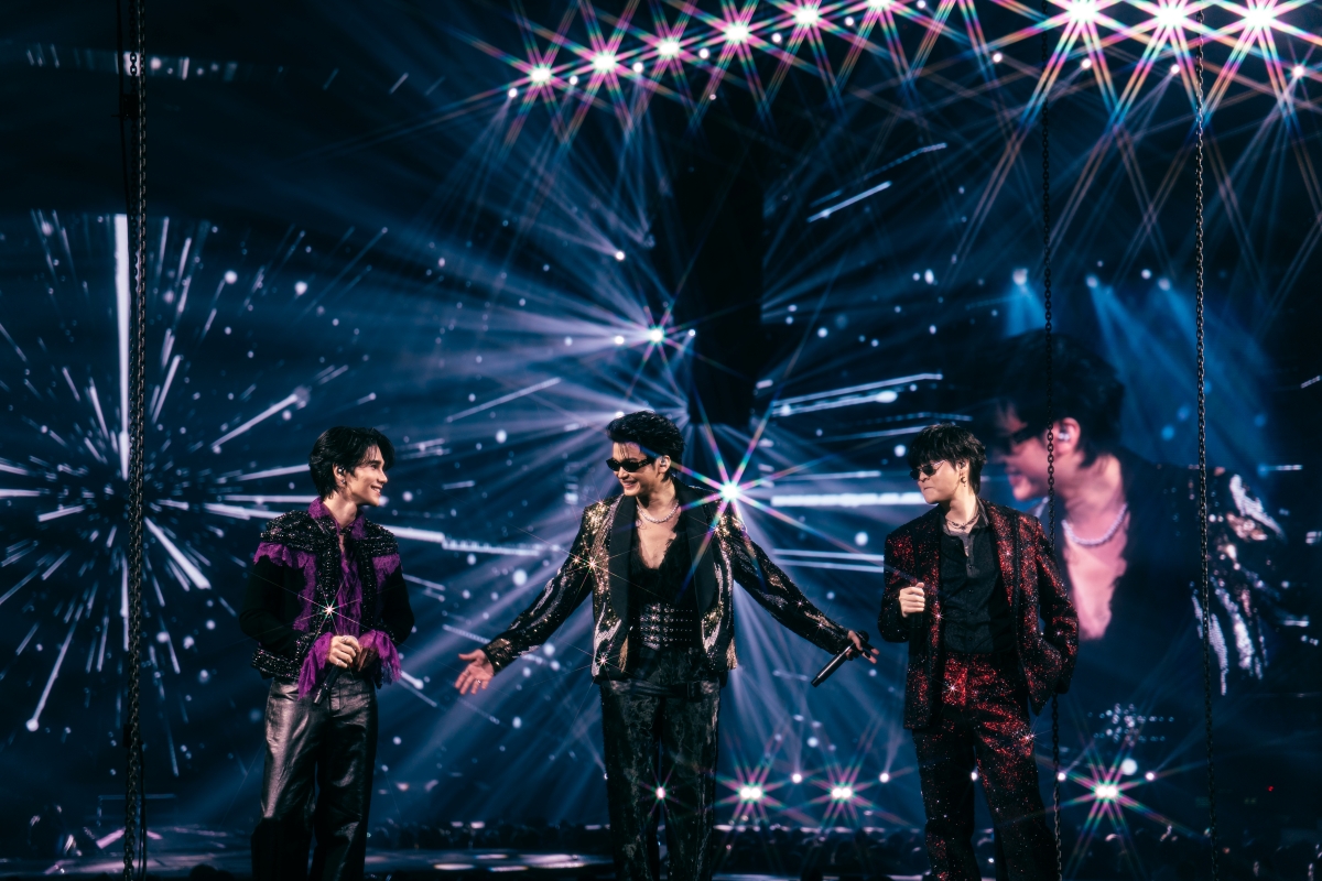 เปิดเวทีด้วย VTR สุดรวยที่พาเข้าสู่คอนเซ็...