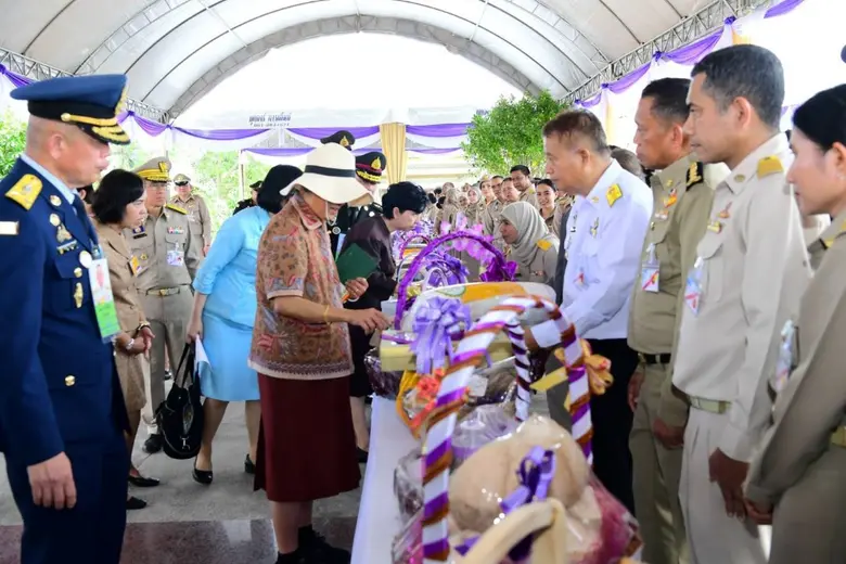 ณ สวนสาธารณะเฉลิมพระเกียรติ 6 รอบ พระชนมพรรษา (สวน ...