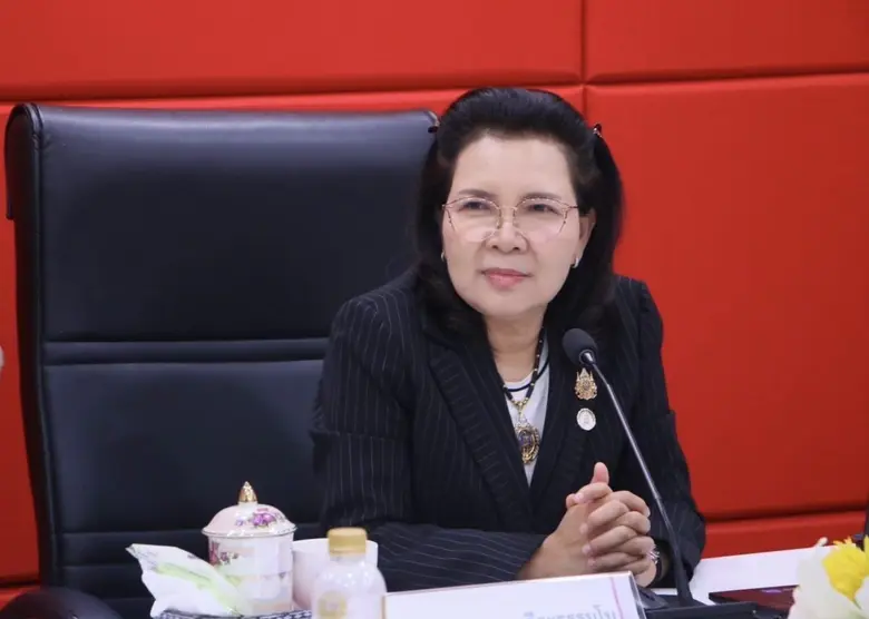 ผศ.ดร.อมลวรรณ วีระธรรมโม เลขาธิการคุรุสภา กล่าวว่า ...
