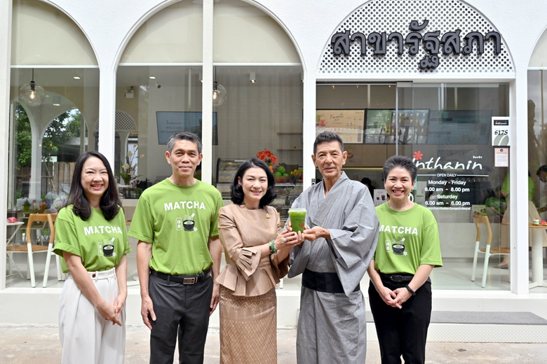 นายเสรี อนุพันธนันท์ รองกรรมการผู้จัดการใ...