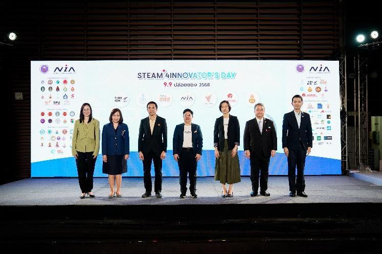 ดร.กริชผกา บุญเฟื่อง (ที่ 4 จากซ้าย) ผู้อ...