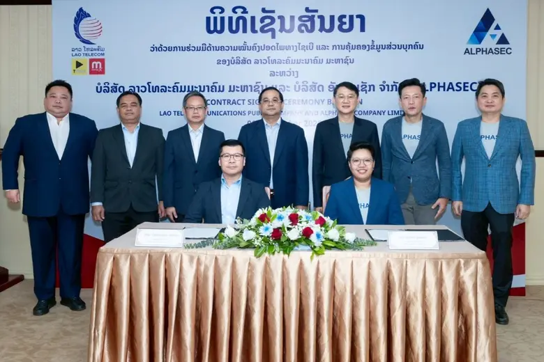 นายชนะพันธุ์ พิริยะพันธุ์ (แถวหลังที่ 2 จ...