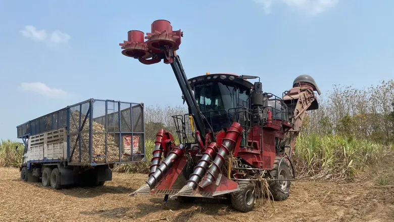 กลุ่ม KTIS ผุดโครงการ "ทายาทชาวไร่อ้อย 100 ล้าน" ปั้นลูกหลานเกษตรกรเป็นนักธุรกิจ หวังสร้างความมั่นคงให้อุตสาหกรรมอ้อยและน้ำตาลของไทย แข่งขันได้ในตลาดโลกอย่างยั่งยืน