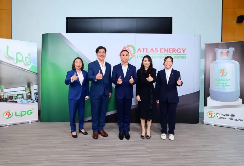 นายสุวัชชัย พิทักษ์วงศาภรณ์ (กลาง) กรรมกา...