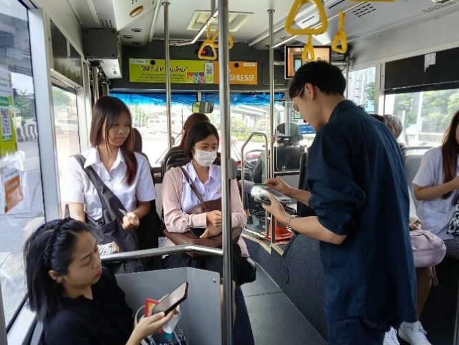 นายสิทธิพร สมคิดสรรพ์ ผู้อำนวยการสำนักการจราจรและขน...