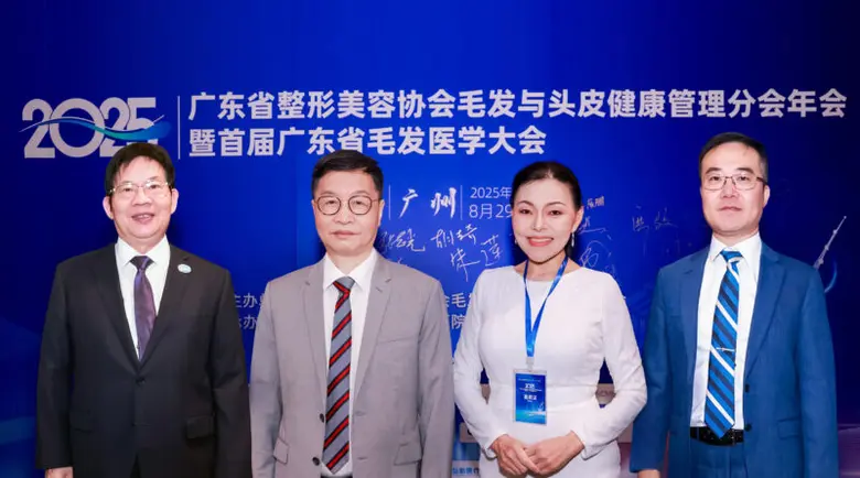 ประธานสมาคมแพทย์ปลูกผม FUE Asia โดย พญ.เบ...