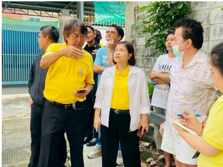 นางปาณิสรา เนตรธารธร ผู้อำนวยการเขตดินแดง...