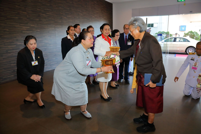 สมเด็จพระกนิษฐาธิราชเจ้า กรมสมเด็จพระเทพรัตนราชสุดา...