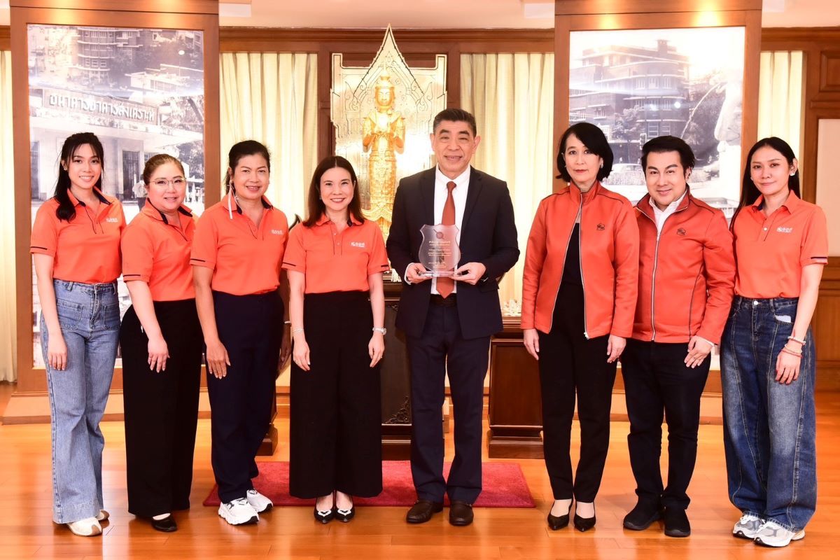 ธนาคารอาคารสงเคราะห์ (ธอส.) รับมอบ "โล่ปร...