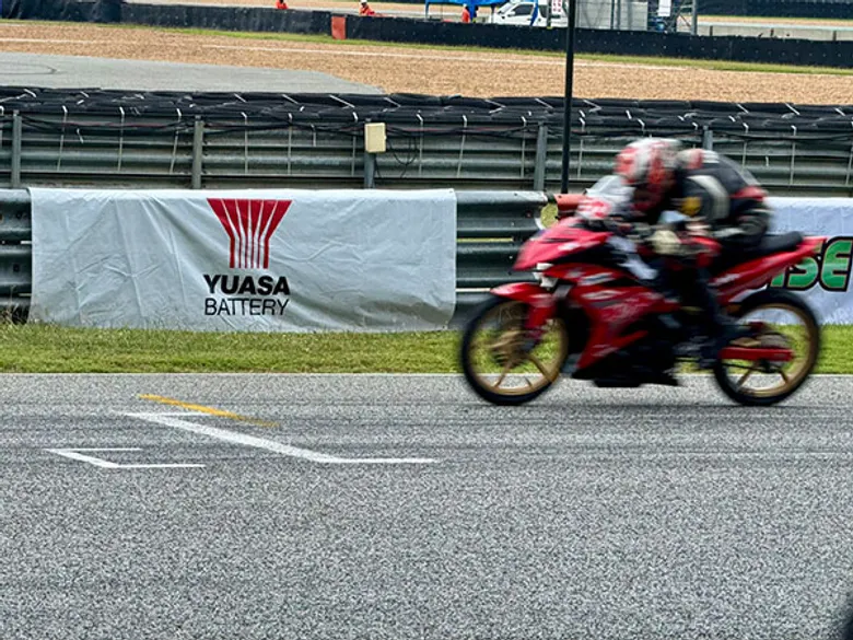 "ยัวซ่าแบตเตอรี่" สนับสนุนการแข่งขัน "Yamaha Blu Cru Championship" สนามสุดท้ายในปี 2025