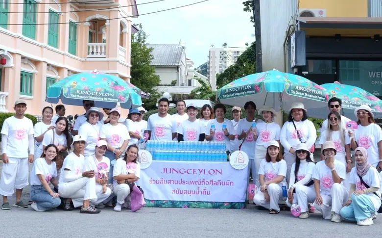 นายแจ็คกี้ เธีย ผู้จัดการทั่วไป ศูนย์การค...