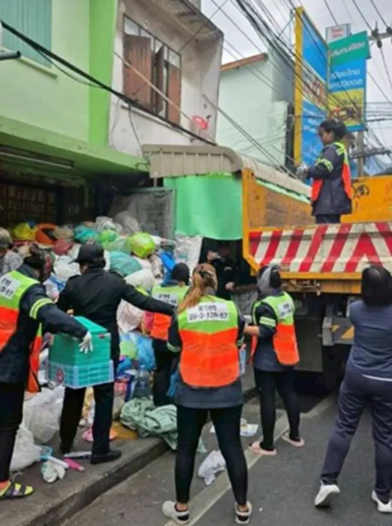 นายธวัชชัย แพงไทย ผู้อำนวยการเขตสาทร กทม. กล่าวกรณี...